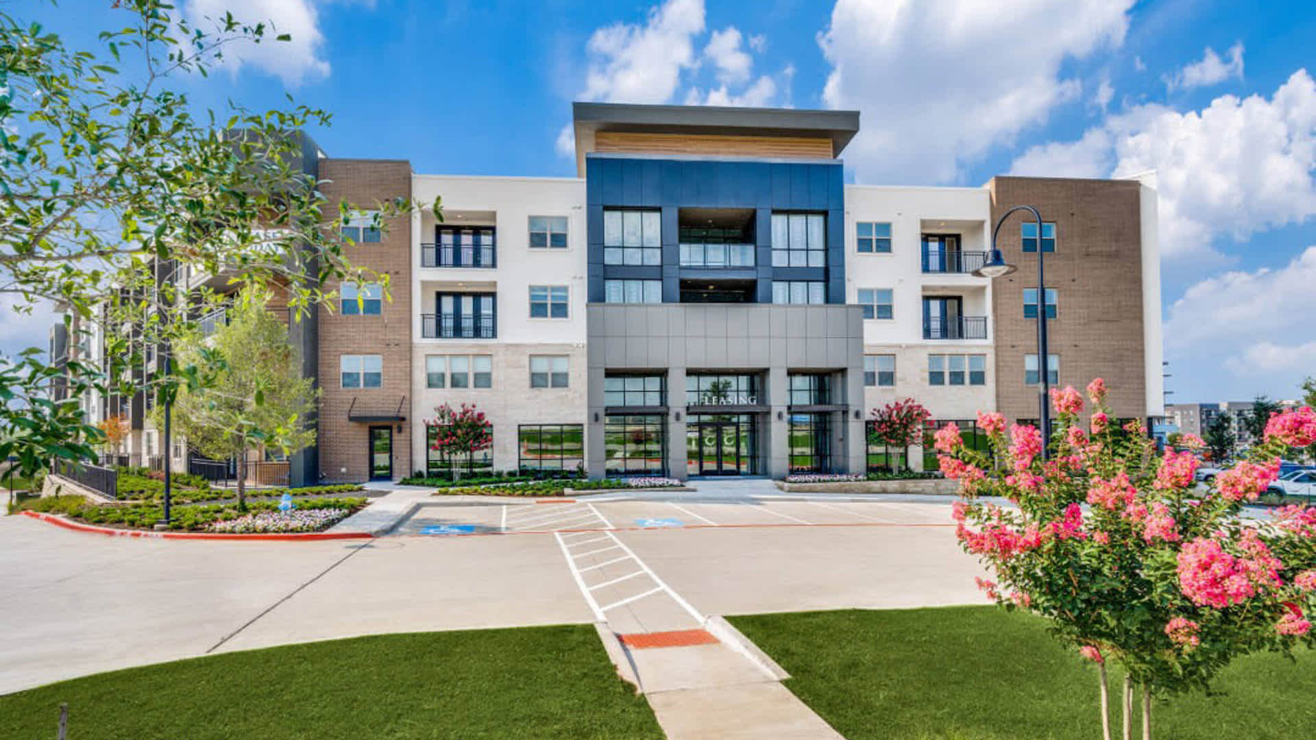 Olivian at the Realm Image 8