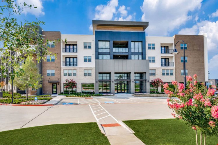 Olivian at the Realm Image 8