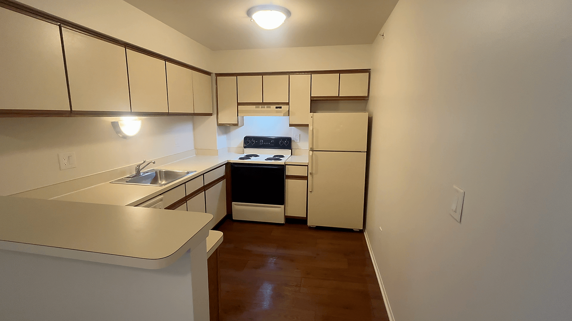 Lakeside Village Apartments Image 176