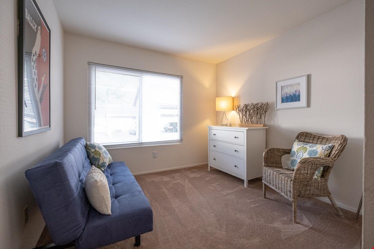 Whispering Hills Apartments Image 11