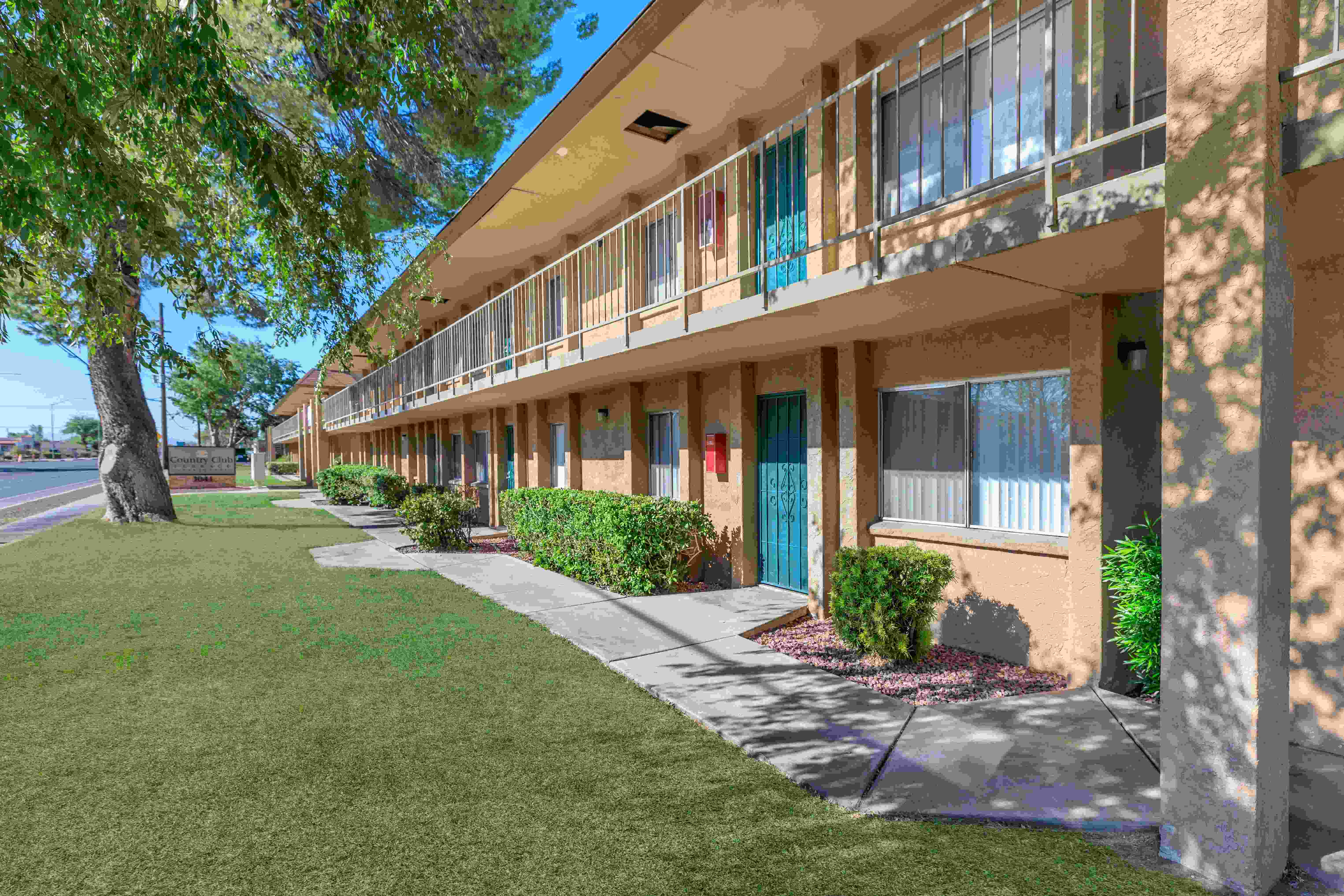 Country Club Terrace Image 19