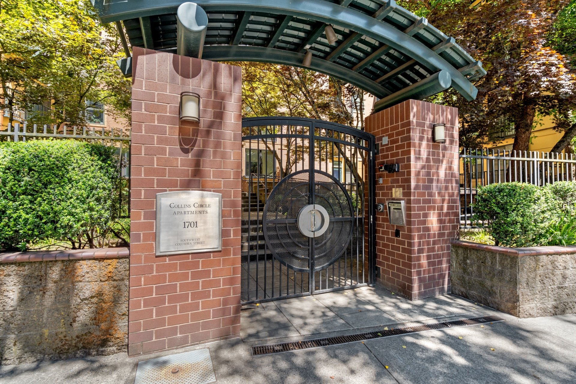 Collins Circle Image 32