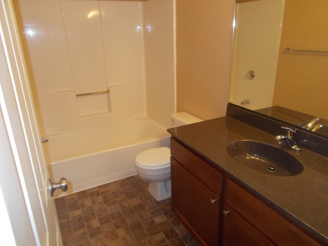 Lake Place Apartments and Townhomes Image 20