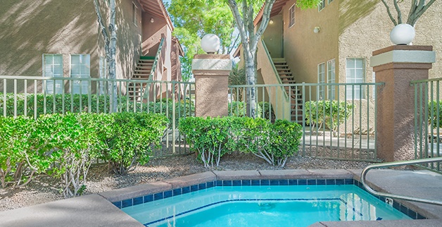 Diamond Head Apartment Homes Image 2