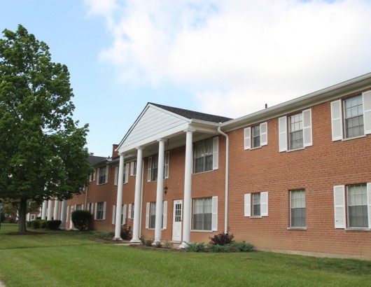 Compton Lake Apartments Image 4