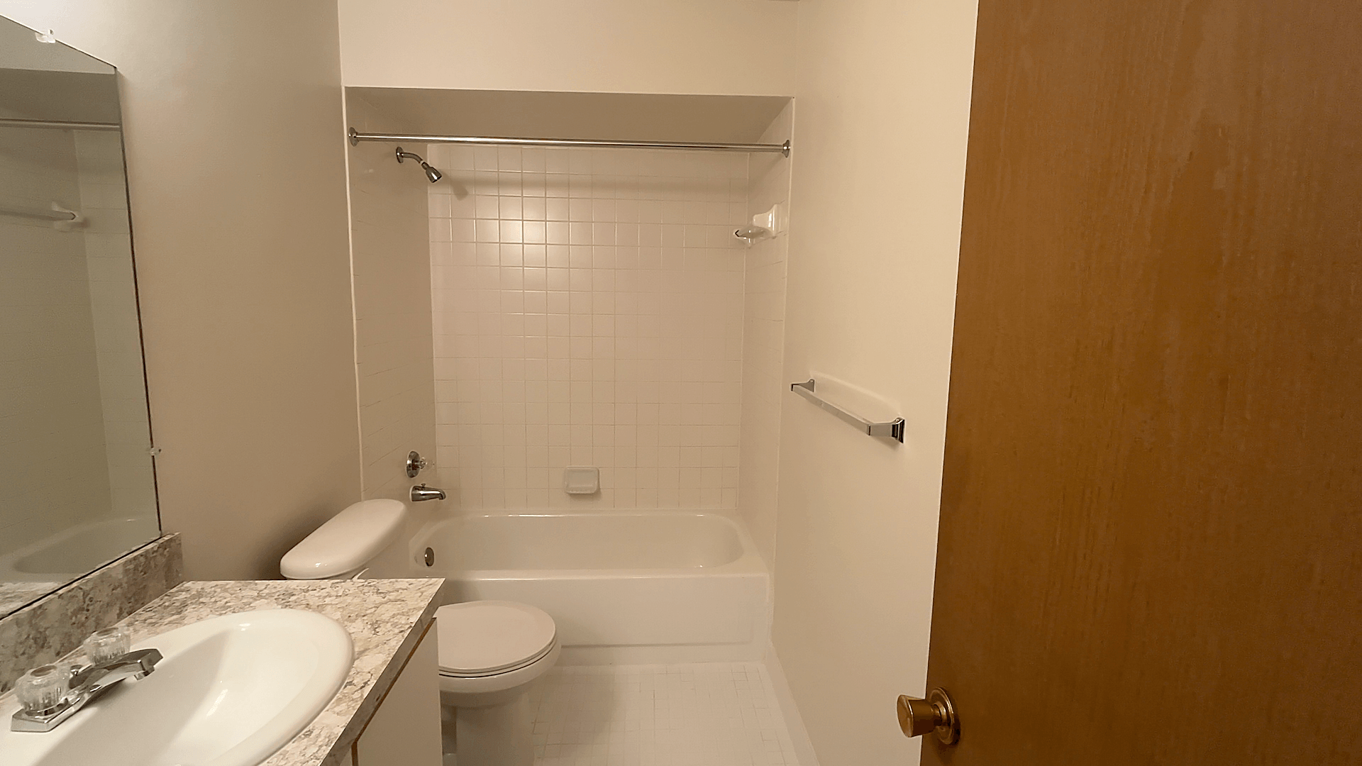 Lakeside Village Apartments Image 165