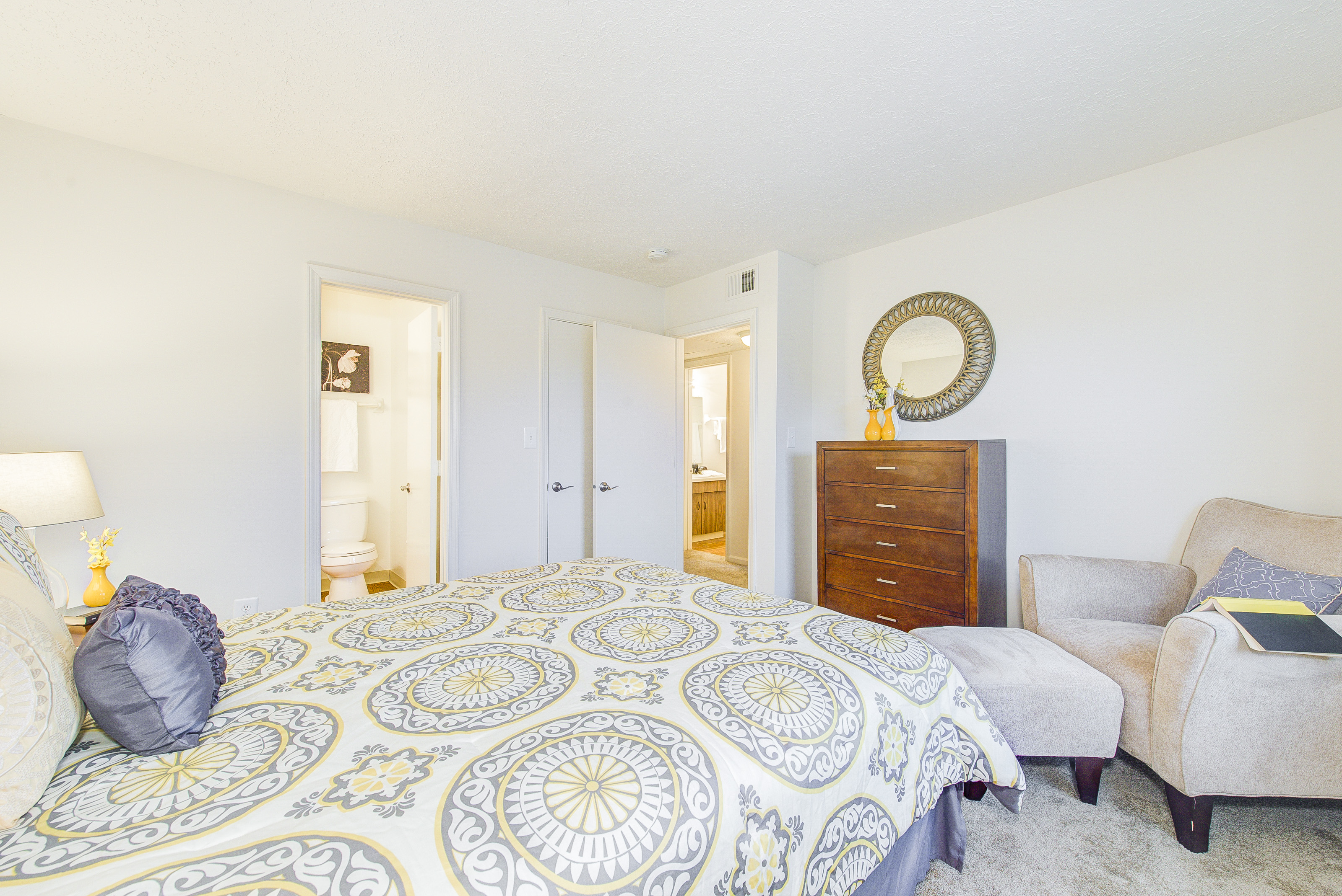 College Courts of Nora Image 9