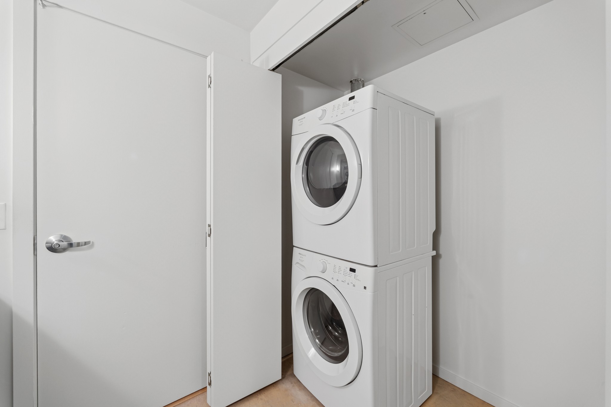 Crane Flats and Lofts Image 6