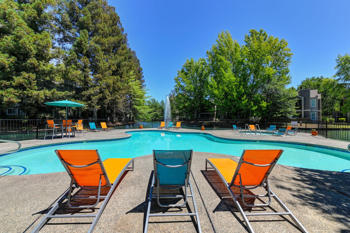 Harbor Oaks Luxury Apartments Image 1