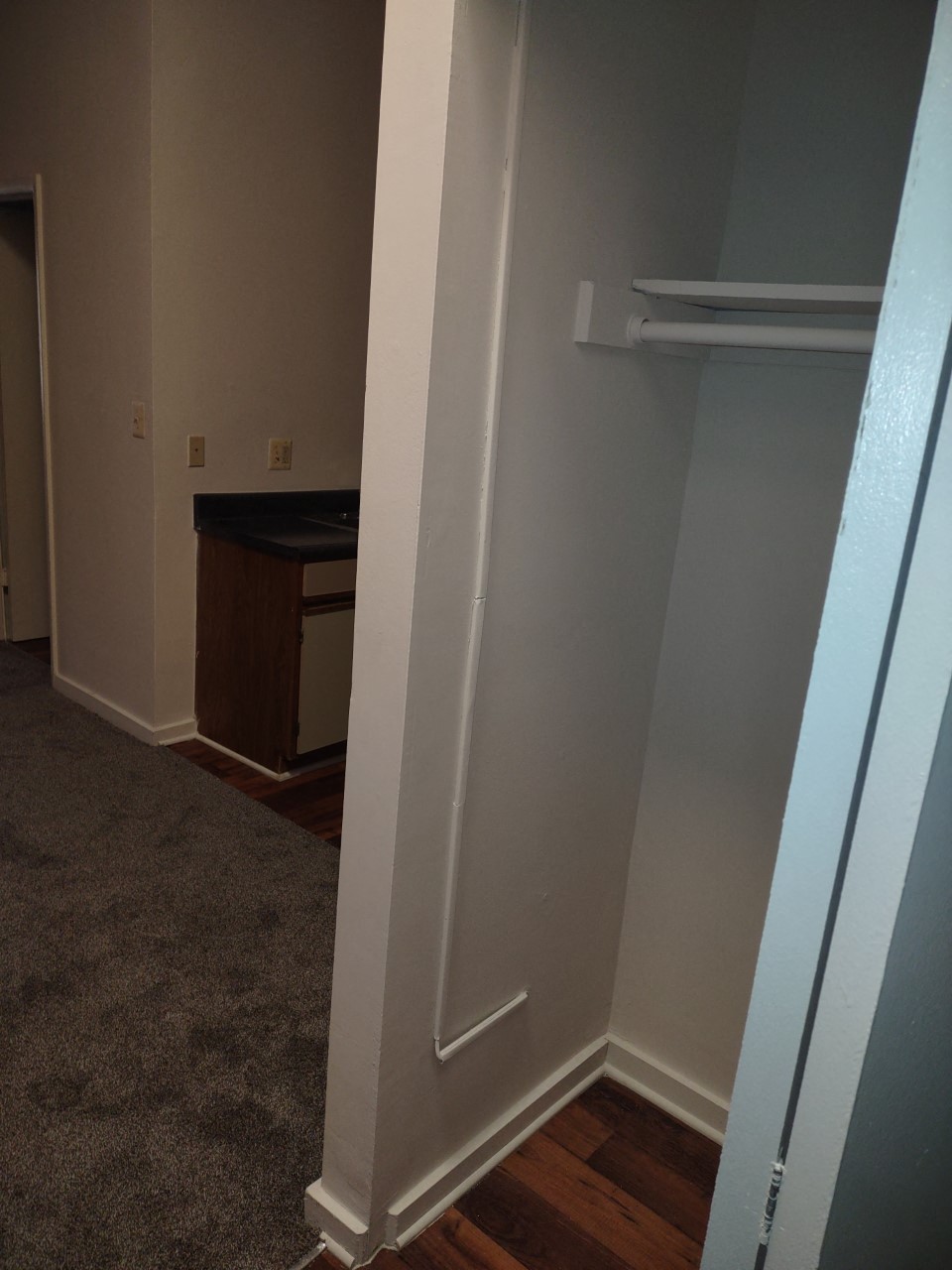 Marlboro Classic Apt & Redwood Square Image 19