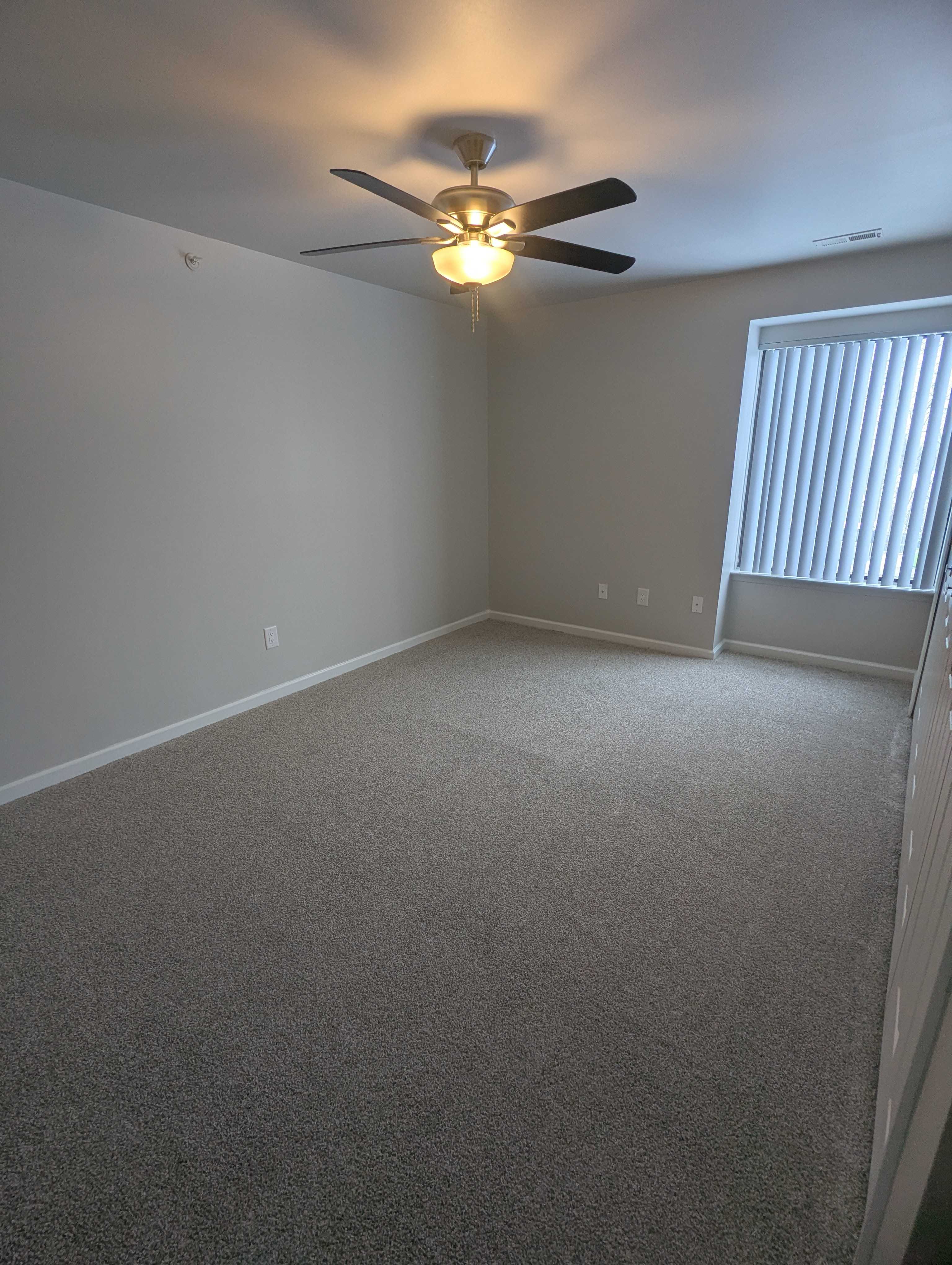 Lakeside Village Apartments Image 23