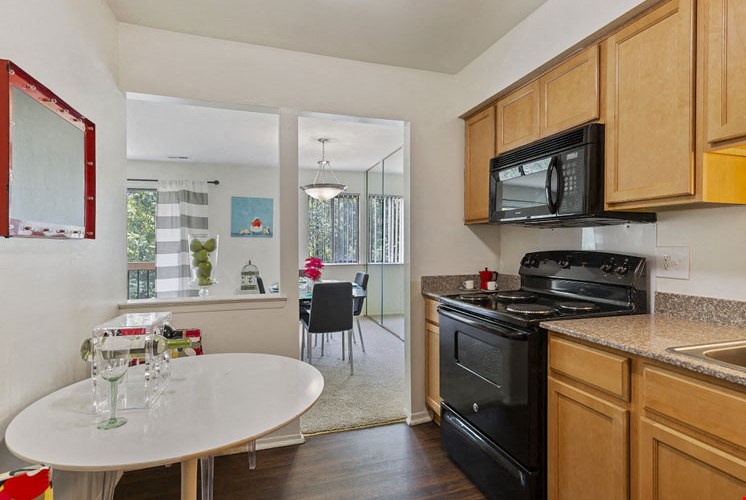 Upgraded Eat In Kitchen at Franklin River