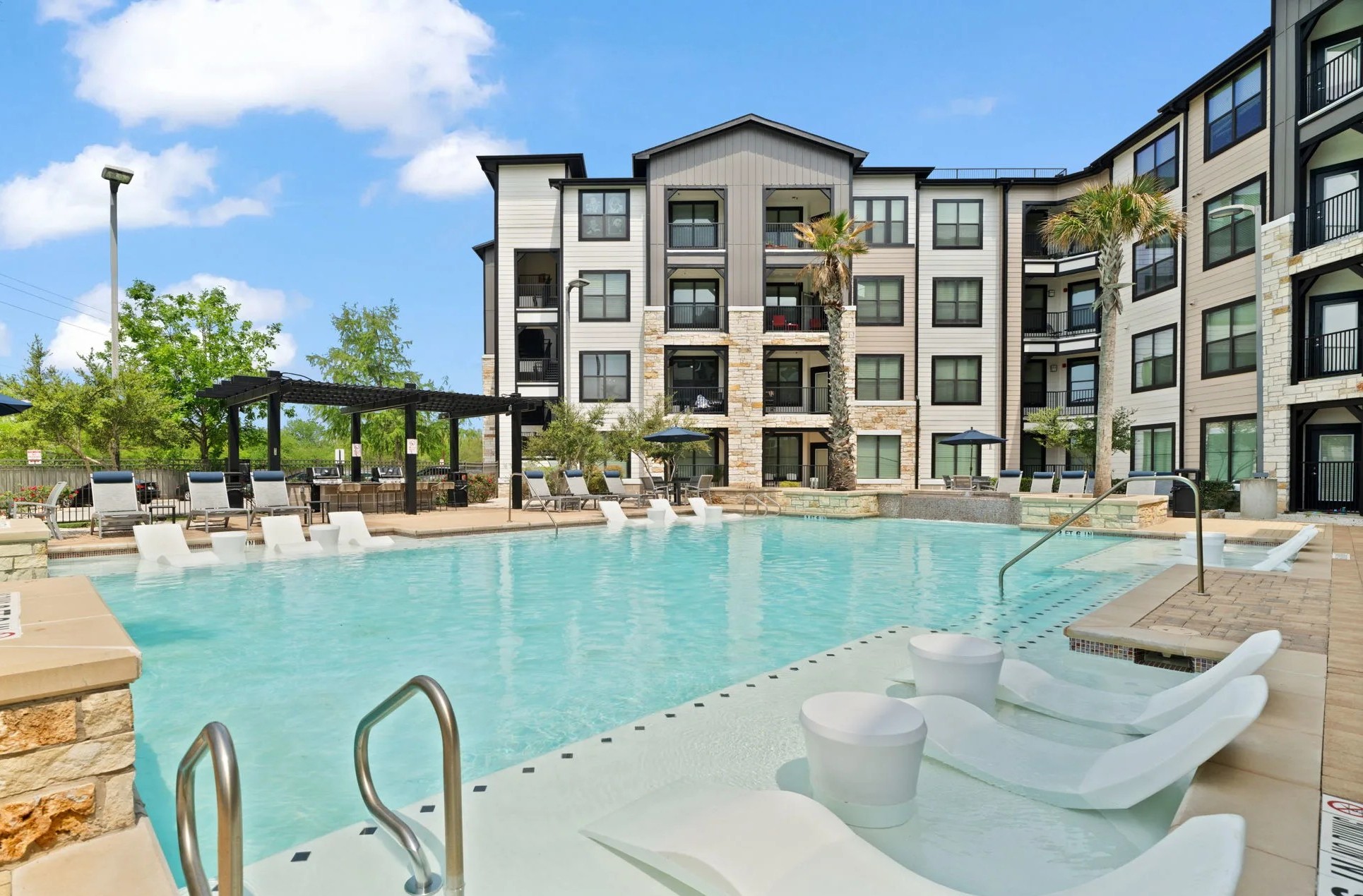Axis Hamilton Apartments Image 1