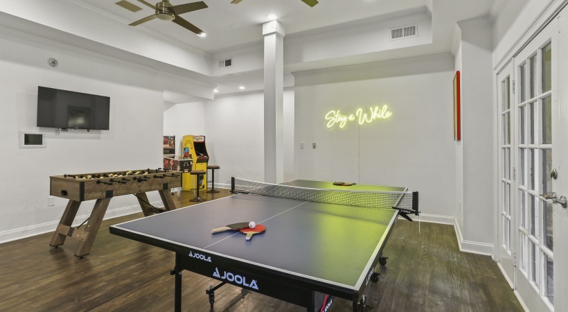 Clover Apartments Image 6