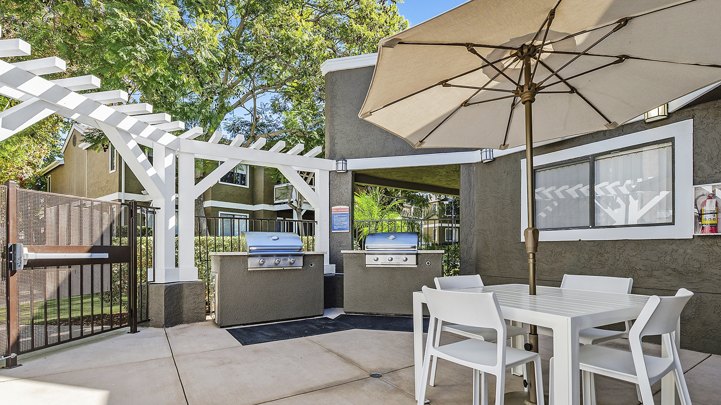 Island Club Apartments Image 4