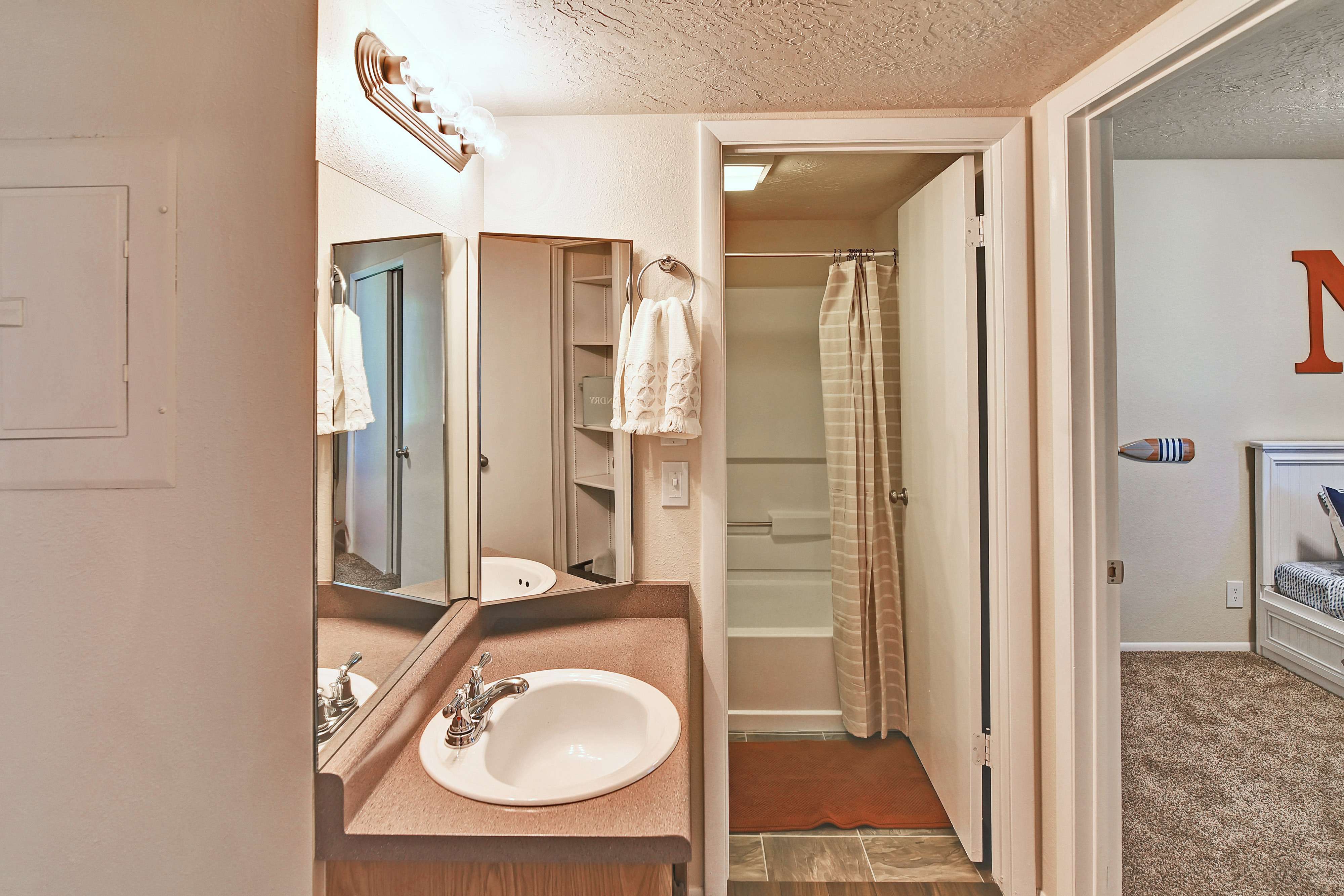 Cherry Creek Apartments Image 11
