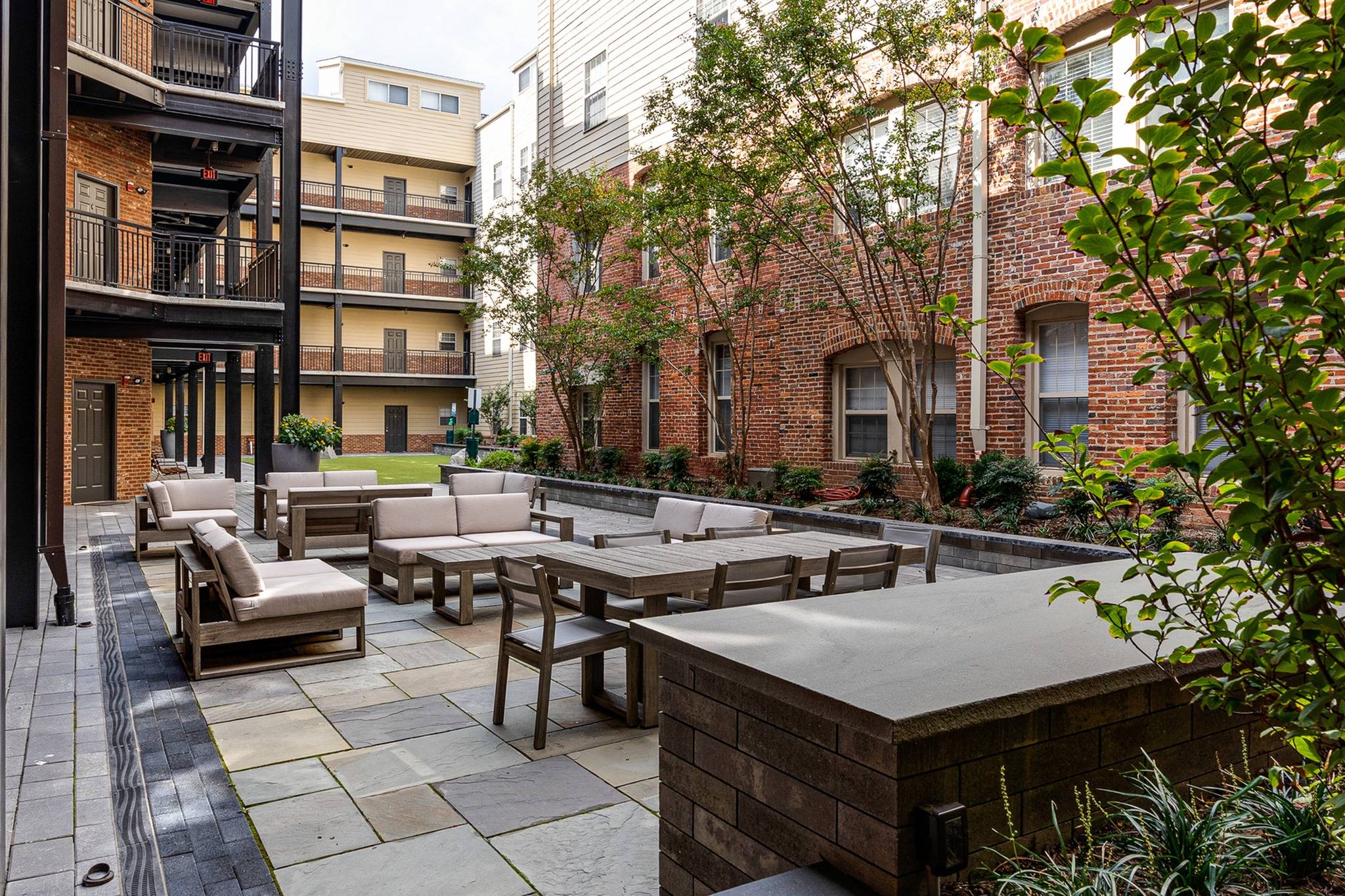 Thames Point Apartments Image 2