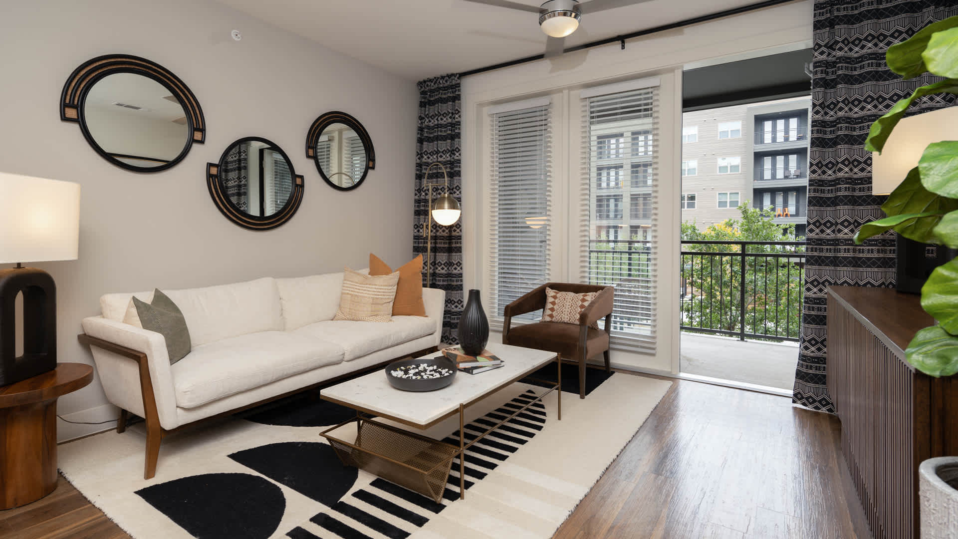 Olivian at the Realm Image 73