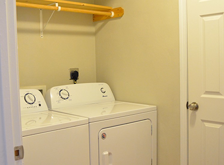 Cantwell Crossing Apartments and Townhomes Image 9