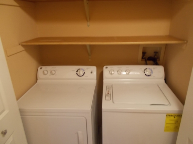 Lake Place Apartments and Townhomes Image 18