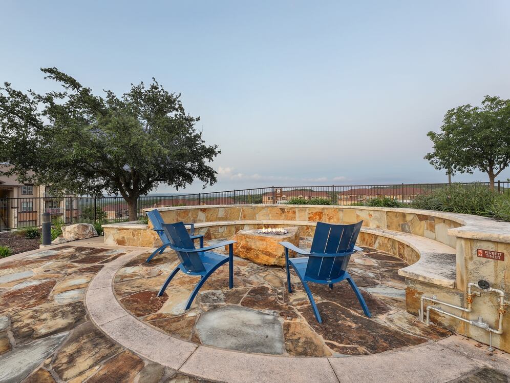 Outdoor fire pit