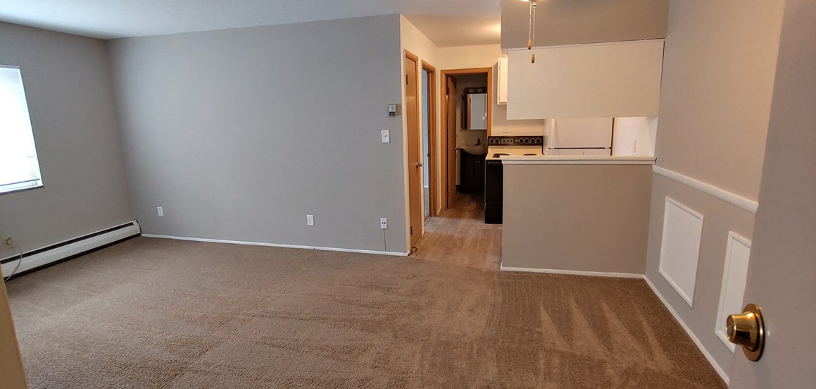 Colonial Club Apartments Image 3