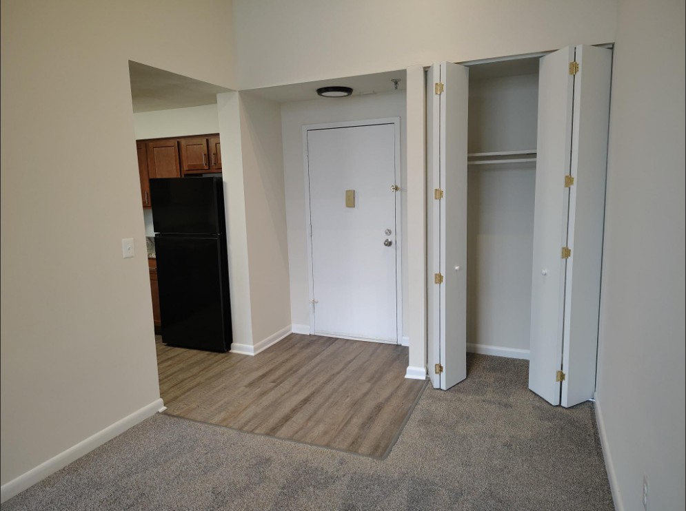 Marlboro Classic Apt & Redwood Square Image 23