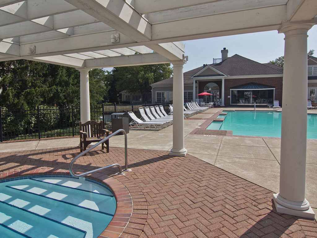 Jacuzzi with Sundeck