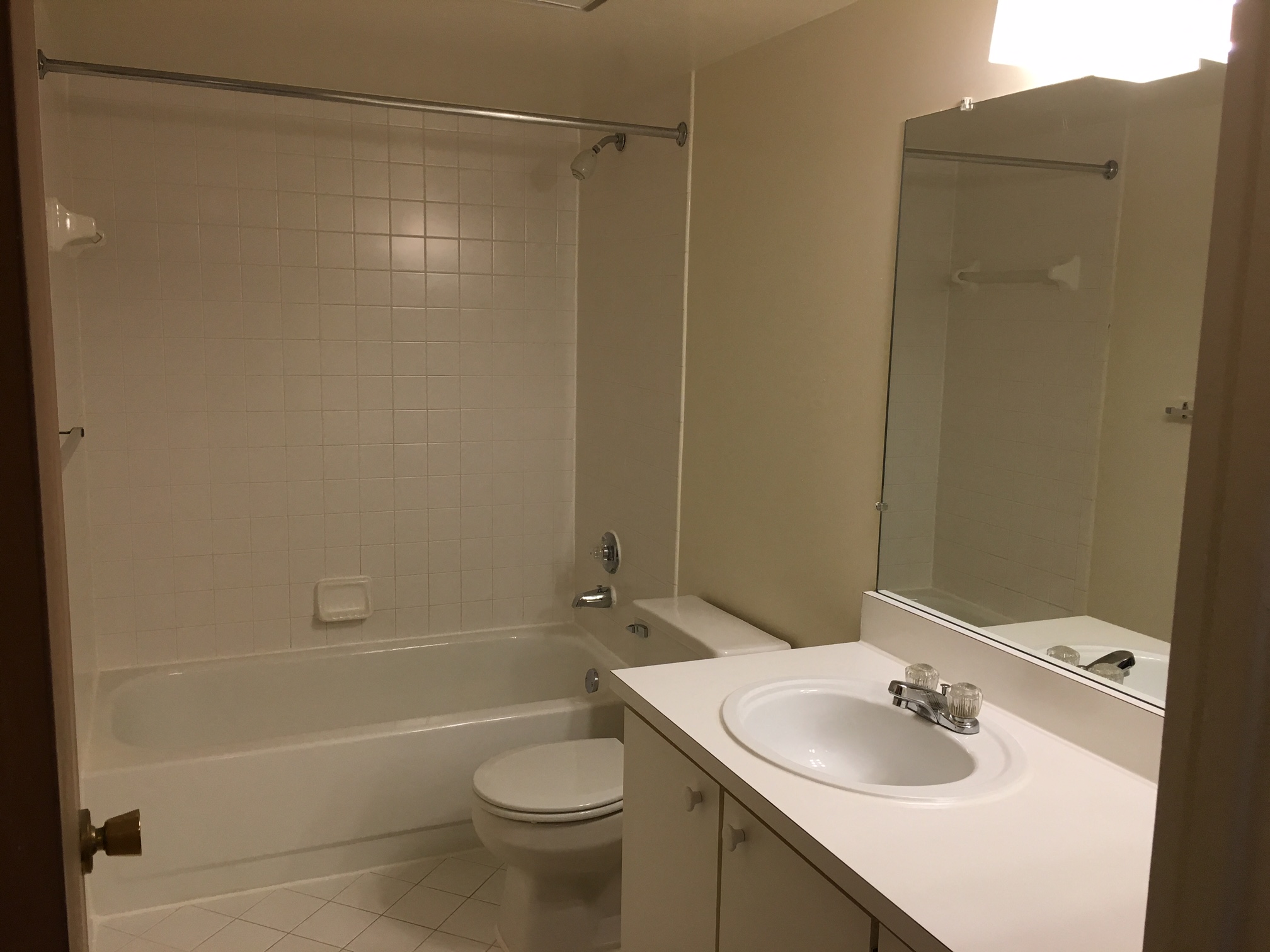 Lakeside Village Apartments Image 50