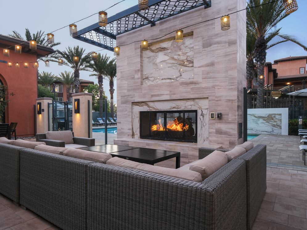 Outdoor lounge with fire pit