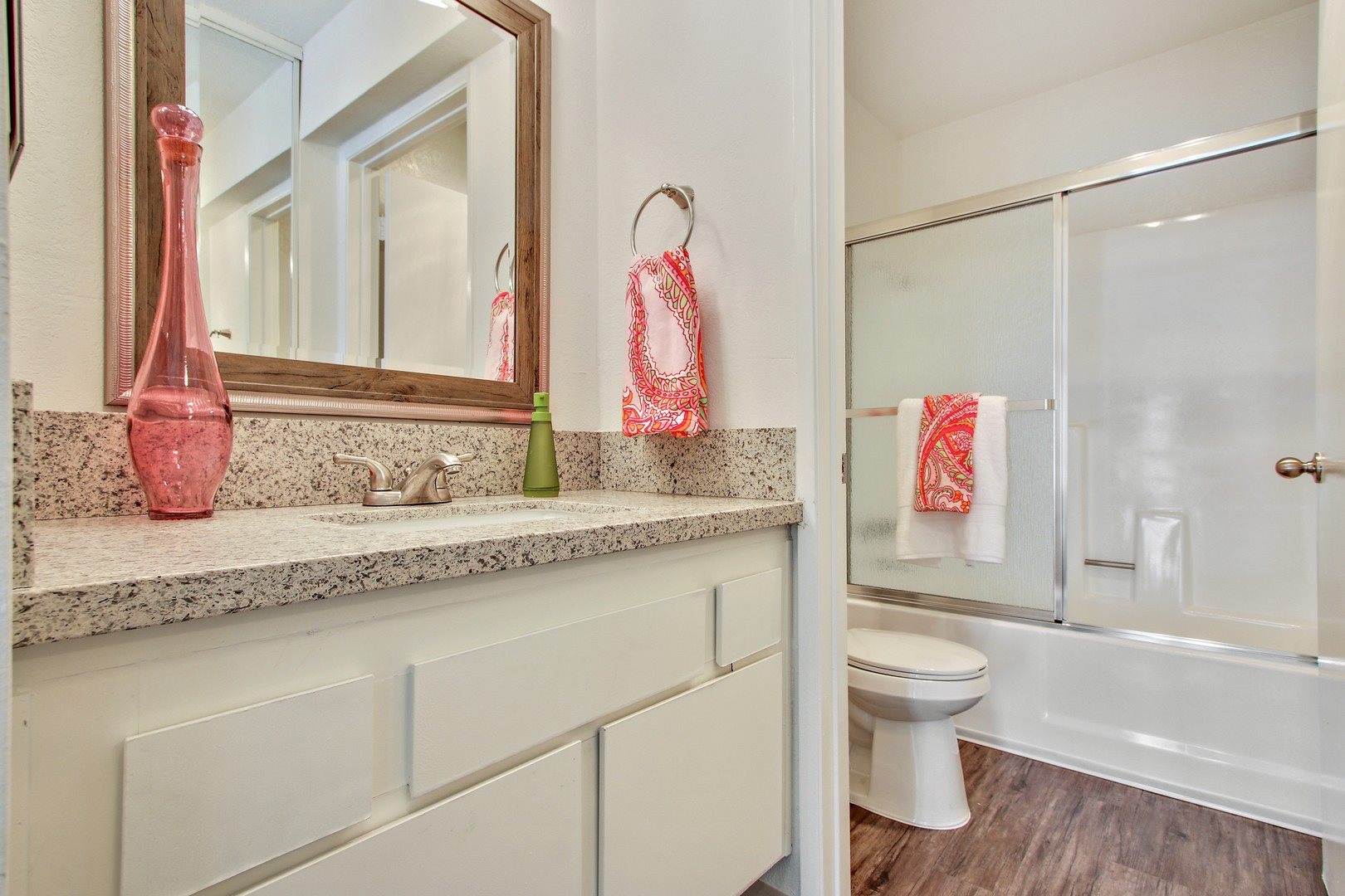 Zelzah Court Apartments Image 15