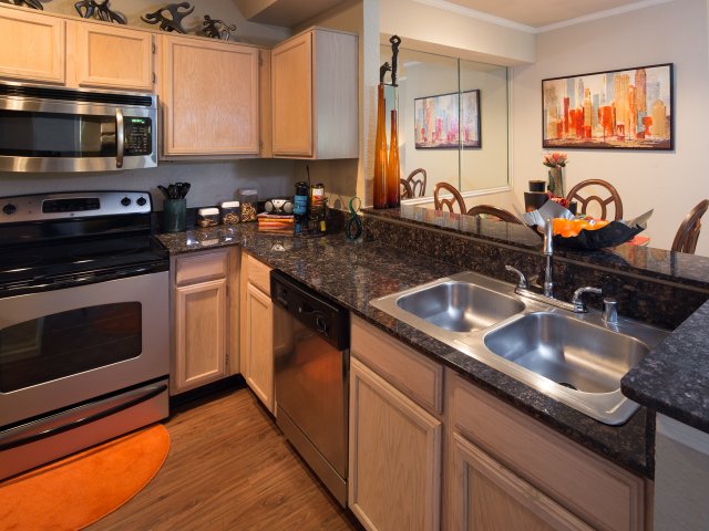 Colonnade at Willow Bend Image 2