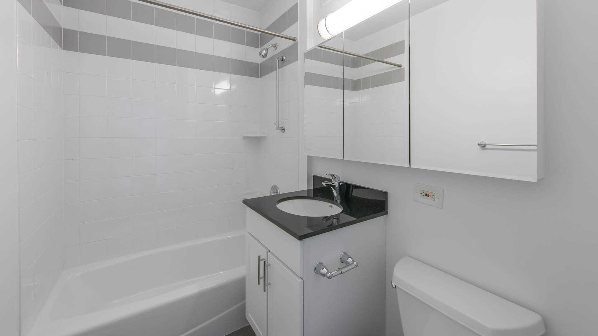 140 Riverside Boulevard Image 18