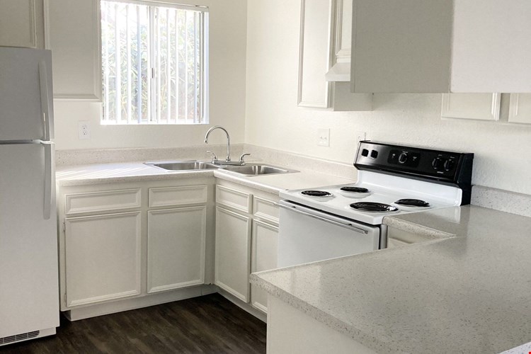 Hemlock Apartments Image 3