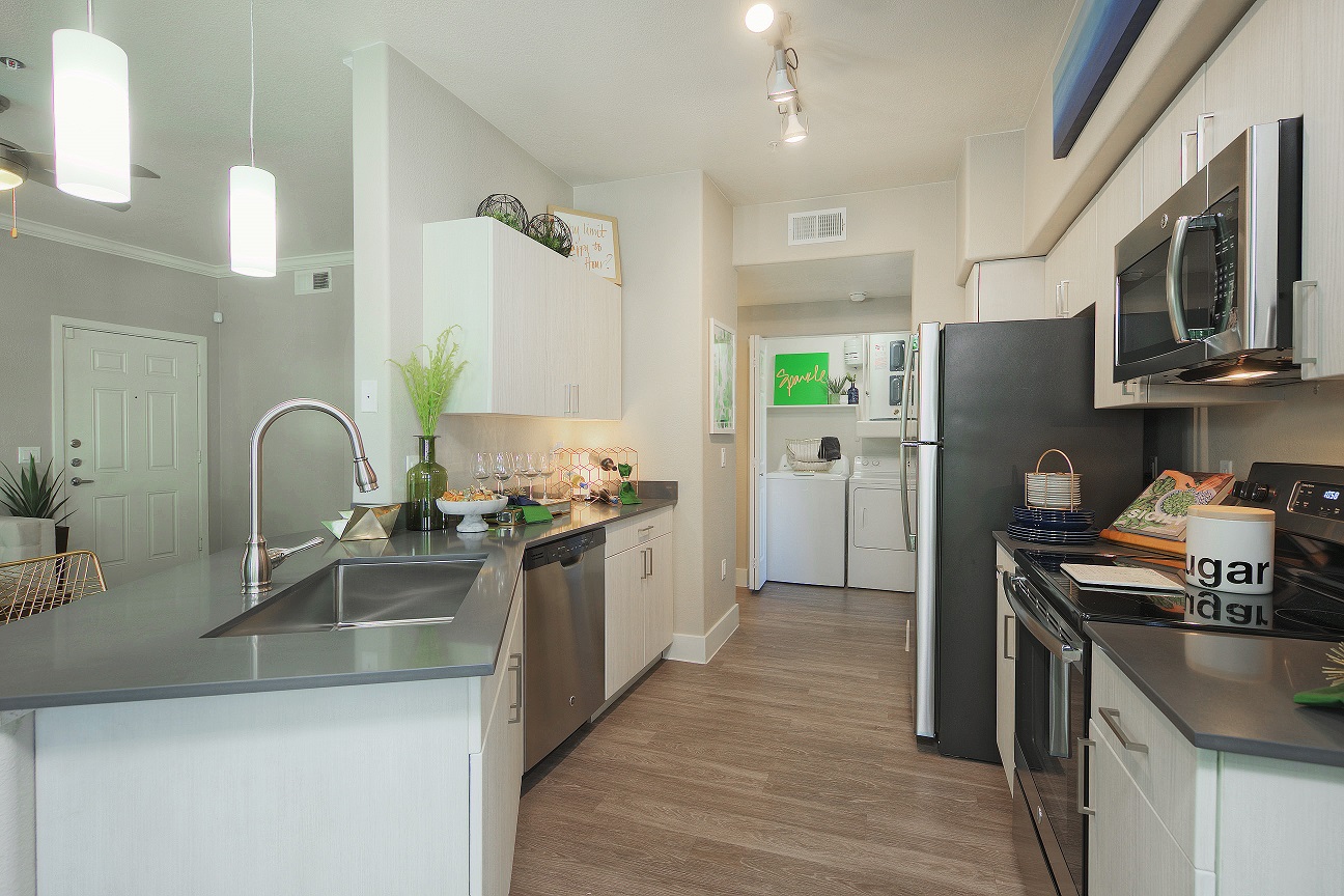 Peoria, AZ Enclave at Arrowhead lake kitchen
