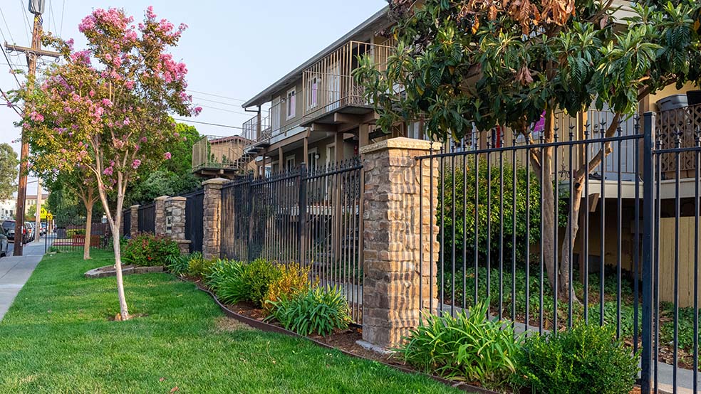 Alderwood Park Apartments Image 1