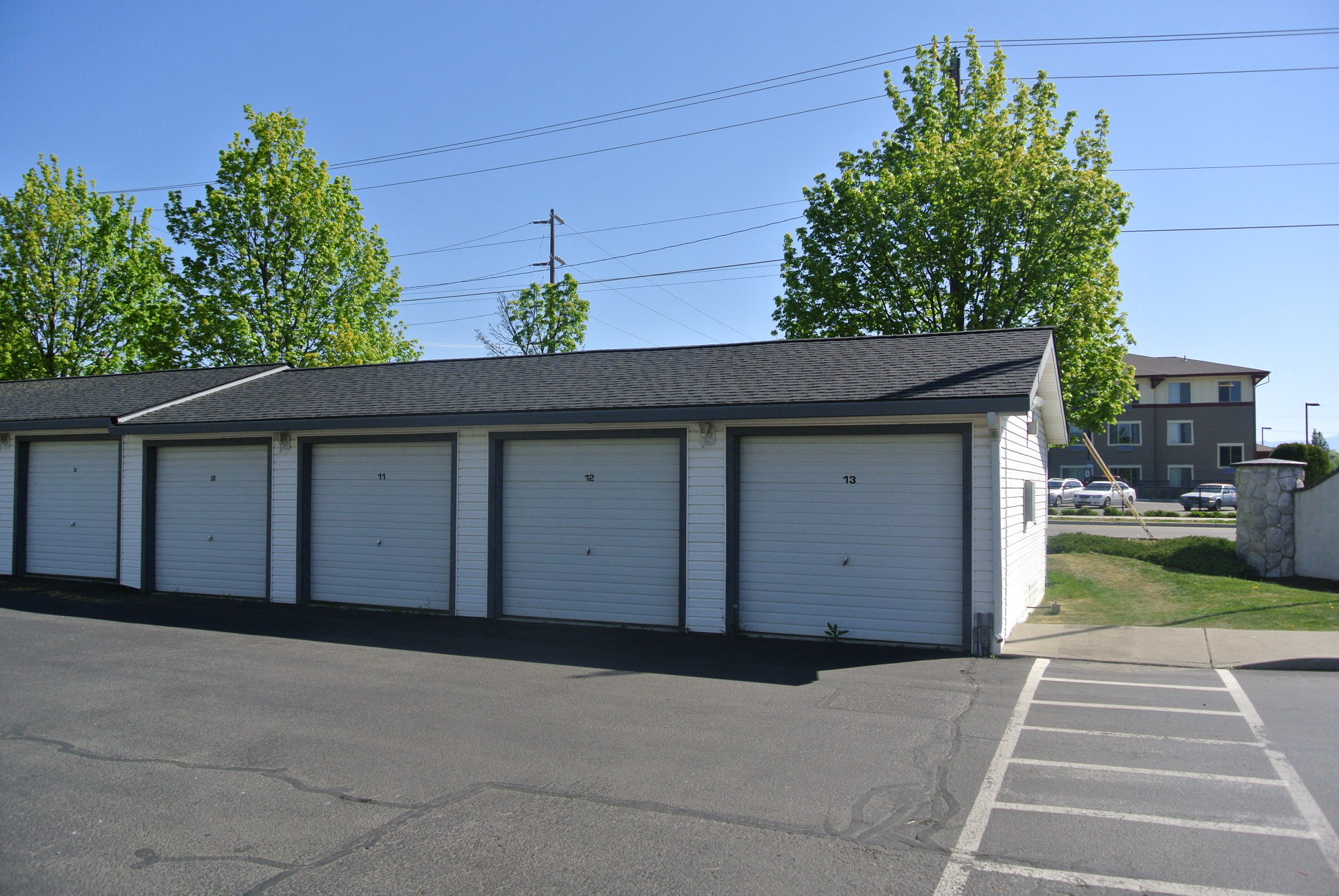 Spokane Valley, WA Farr Court Apartments exterior garage