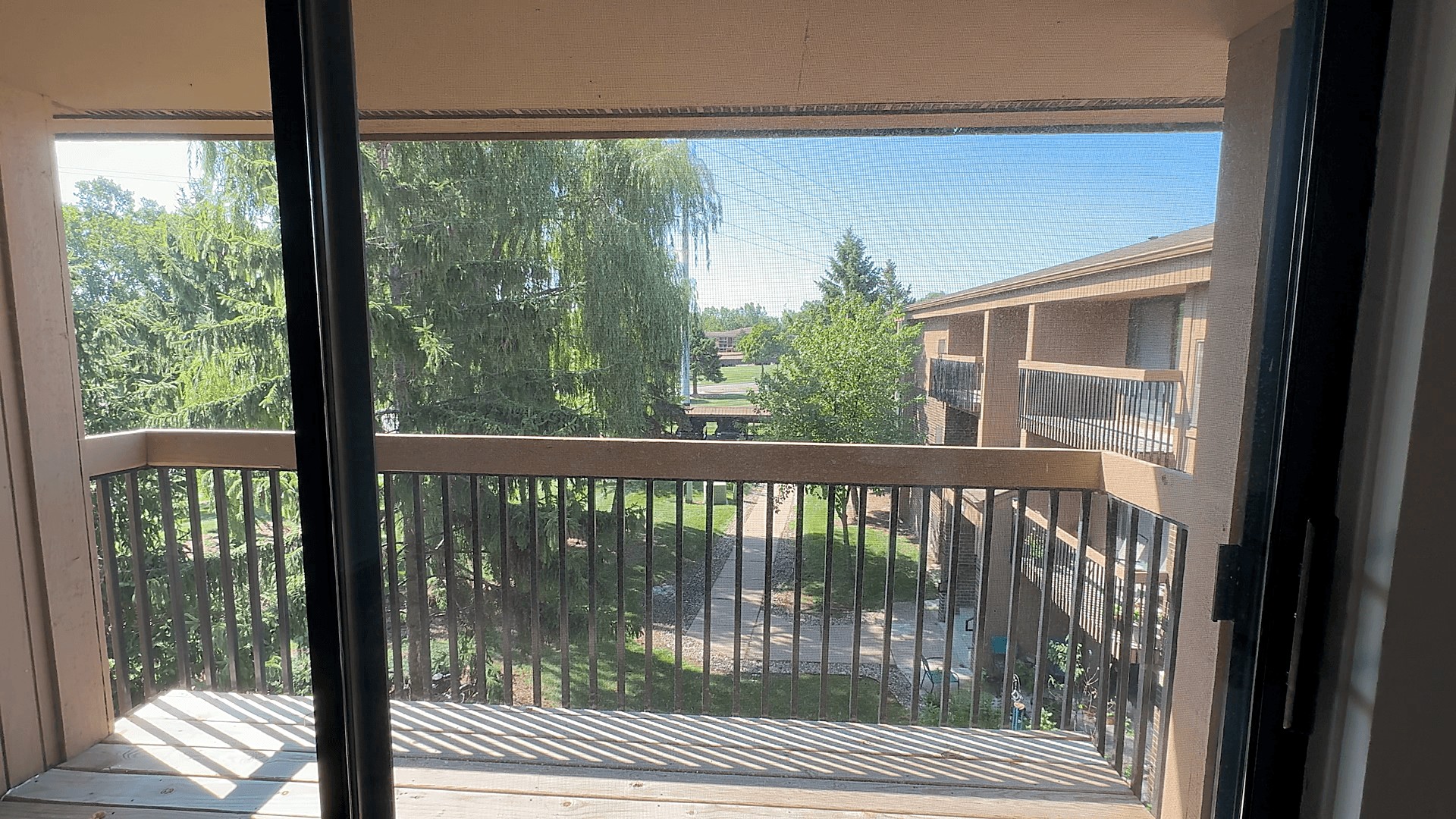Lakeside Village Apartments Image 215