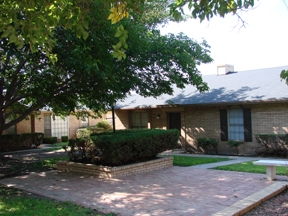 La Plaza Apartments Image 1