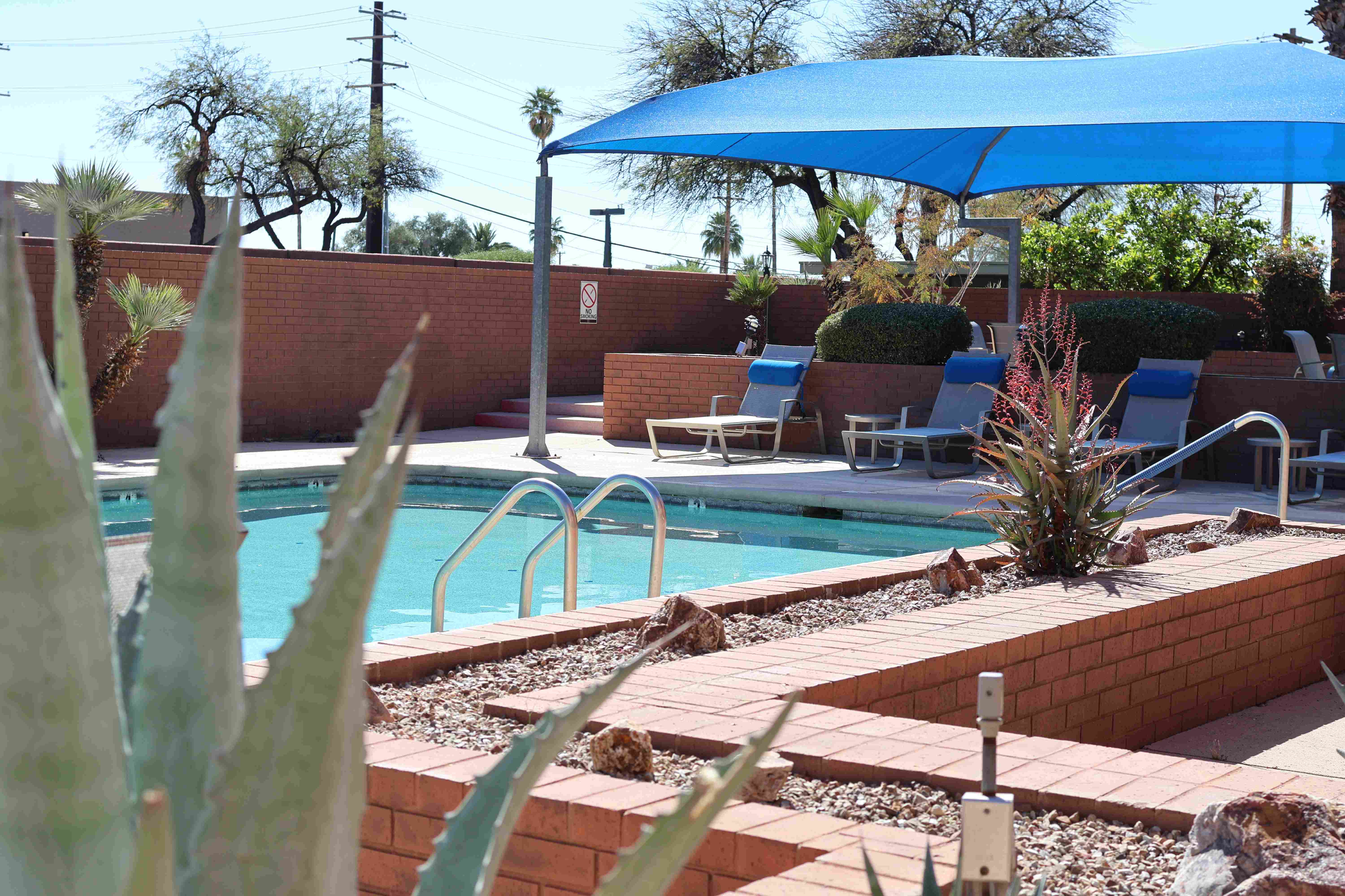 Carondelet Apartments Image 1