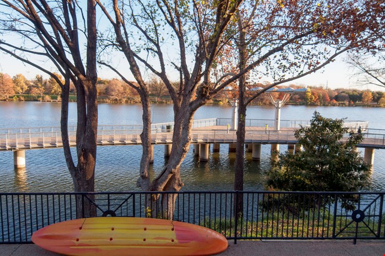 Breakers on the Lake Image 4