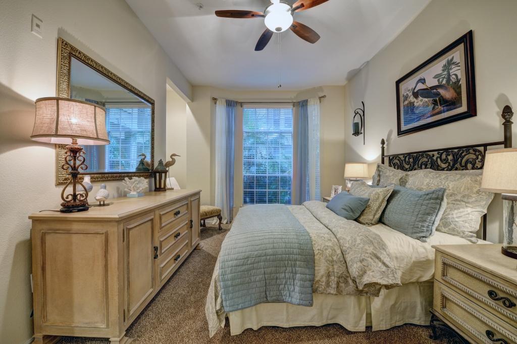 The Left Bank River Oaks Image 8