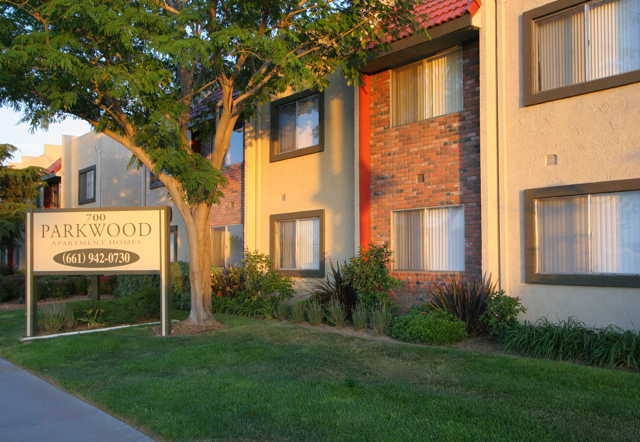 Parkwood Apartments Image 8