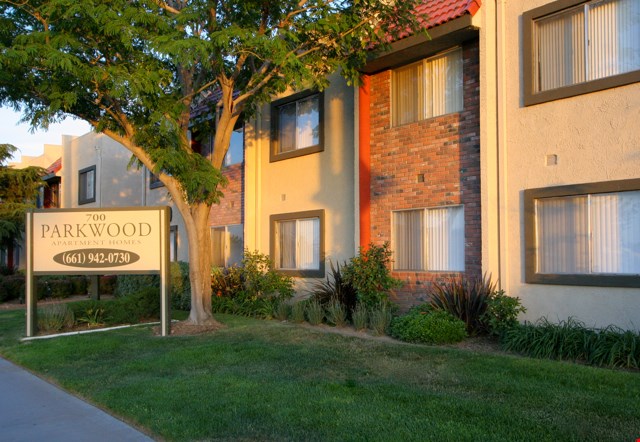 Parkwood Apartments Image 8