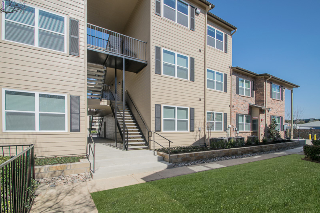 Hunters Court Image 2