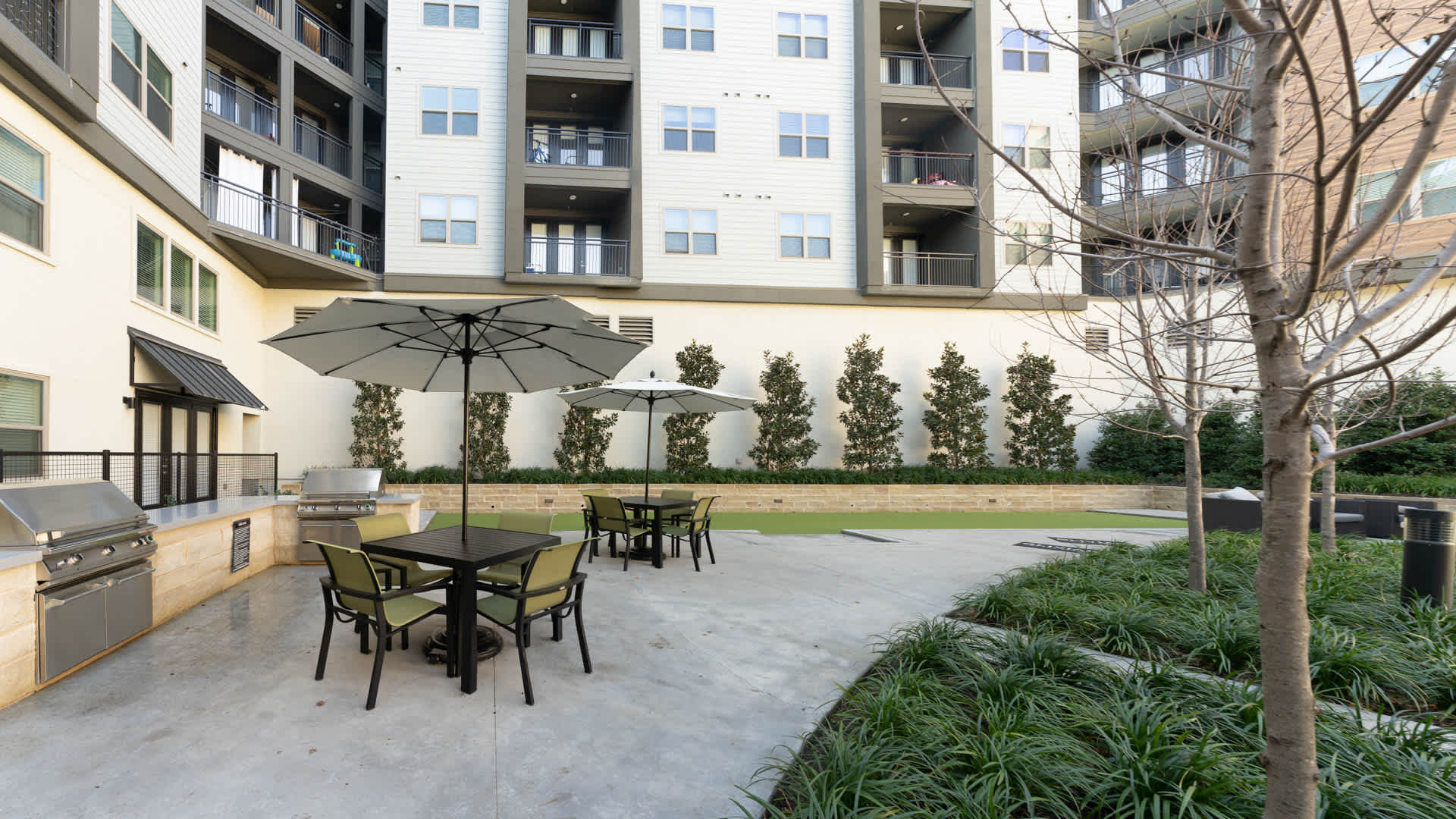 Olivian at the Realm Image 72