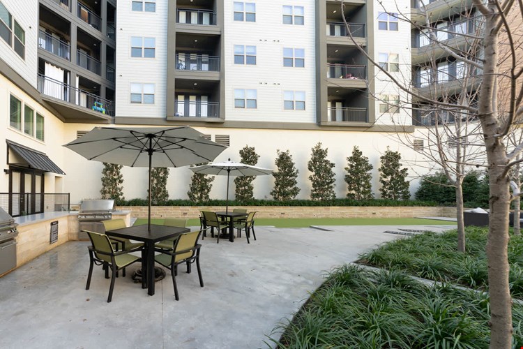 Olivian at the Realm Image 72