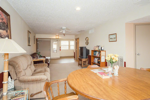 Clinton Manor Image 7