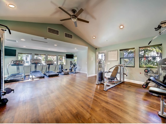 Sycamore Greens Apartment Homes Image 4