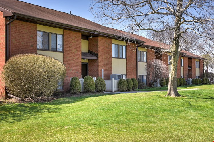 Princeton Orchards Apartments Image 2